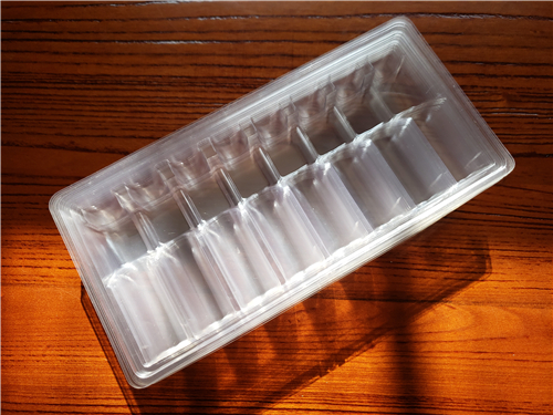 鑫鑫生產(chǎn)吸塑托盤不抄捷徑，實(shí)打?qū)? width=